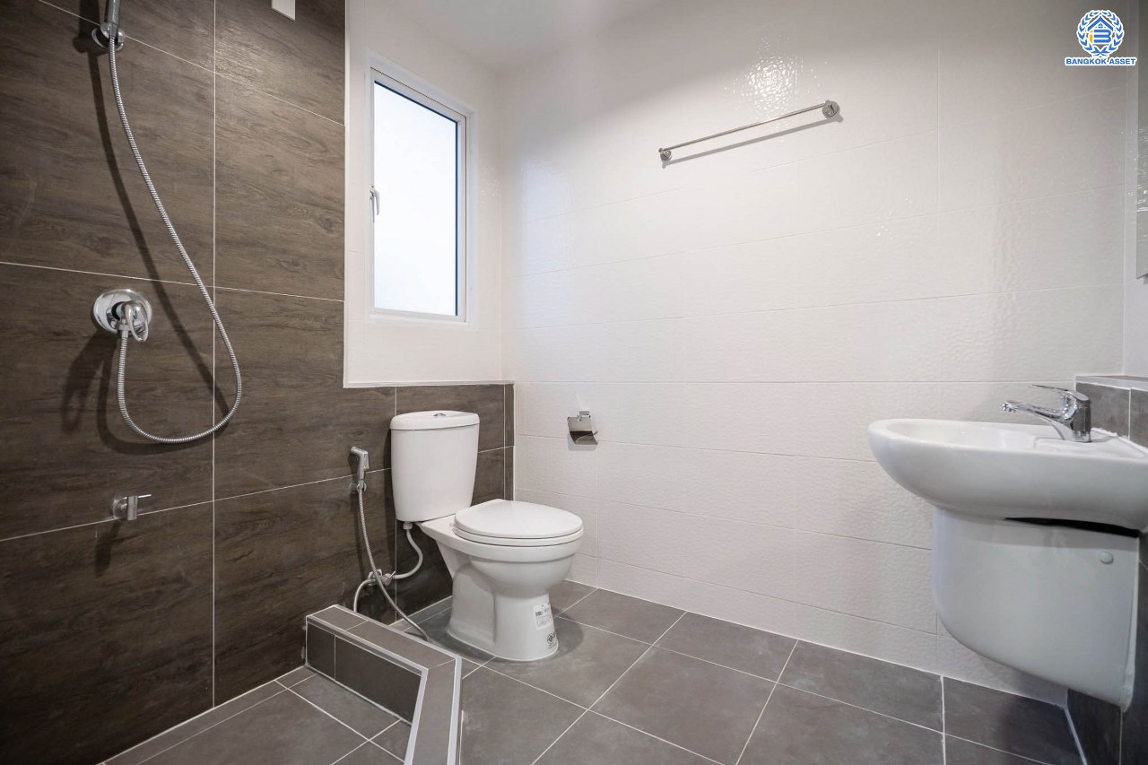 บ้านมือสองตกแต่งใหม่ โครงการ พลีโน่ รัตนาธิเบศร์-ชัยพฤกษ์ คุณภาพแบรนด์ AP ทาวน์เฮ้าส์หลังมุม เนื้อที่ 40.8 ตร.ว. ฟังก์ชัน 3 ห้องนอน 2 ห้องน้ำ 2 ที่จอดรถ ติดถนนเมน พร้อมเข้าอยู่ เชื่อมต่อหลายเส้นทาง ใกล้รถไฟฟ้าสายสีม่วง "สถานีบางพลู" และเซ็นทรัลเวสต์เกต